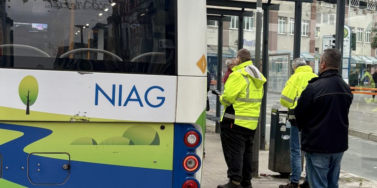 Fahrscheinkontrolle am Königlichen Hof