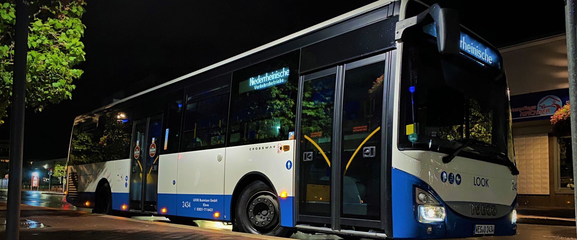 Bus Look Leon Nacht Regen